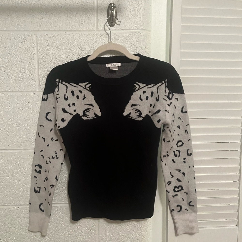 Snow leopard sleeve sweater black